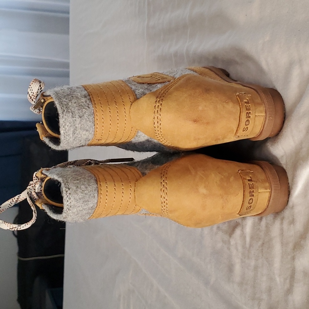 Sorel Joan of arc lexie wedge boots tan and grey 6.5 - Picture 3 of 6